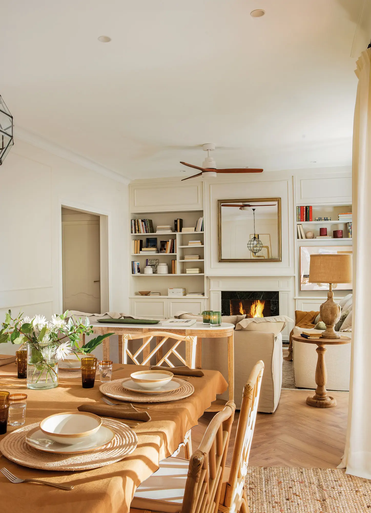 Salón pequeño con mueble a medida 