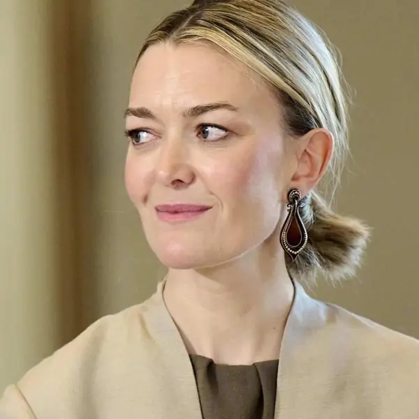 Marta Ortega de compras en Zara con el jersey fino en el color tendencia de 2025 (y un look que queremos copiar)
