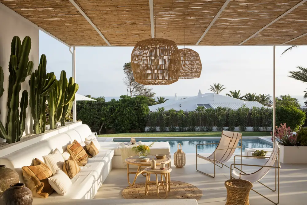Terraza con techo o pérgola de cañizo