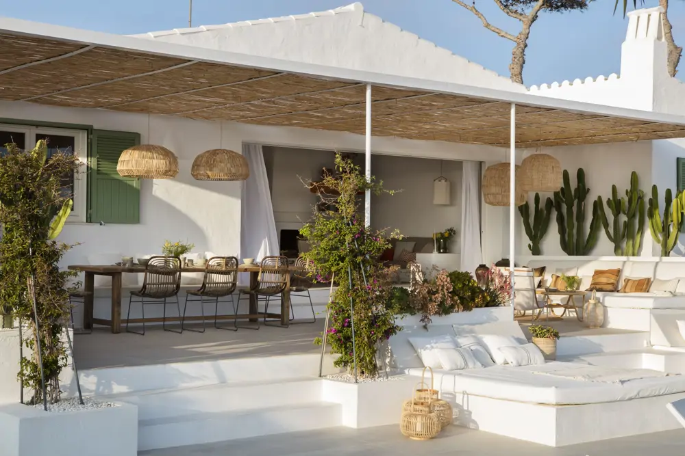 Una casa en Menorca blanca y chic