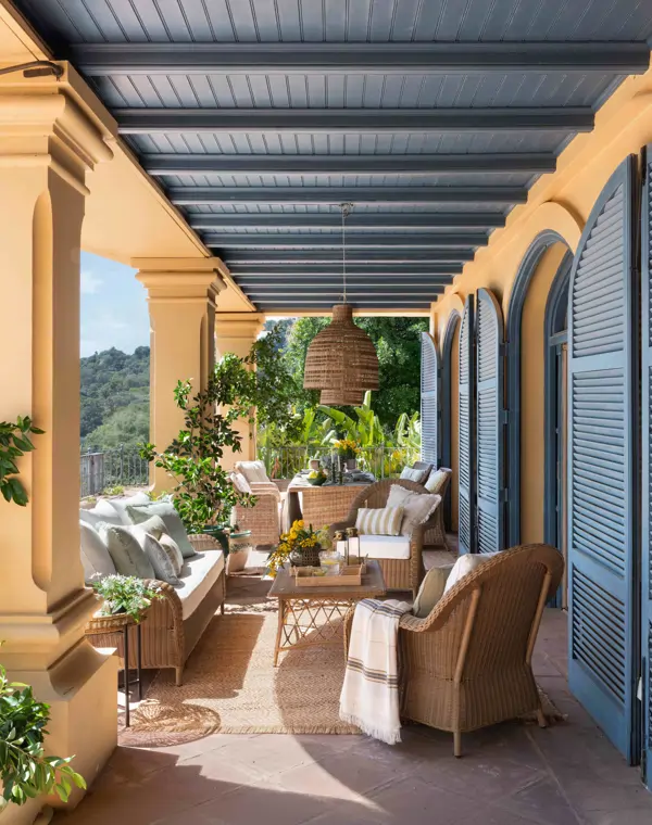 El porche más bonito que verás hoy: un exterior de ensueño con muebles y accesorios de El Corte Inglés Home