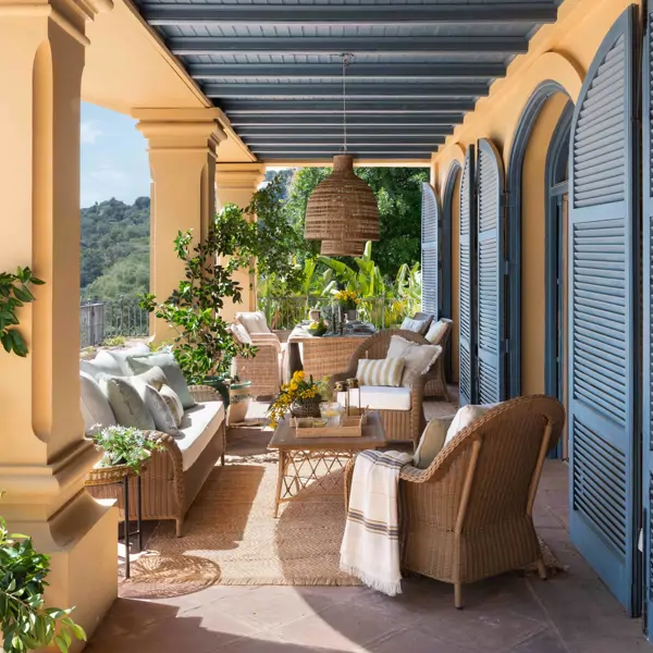 El porche más bonito que verás hoy: un exterior de ensueño con muebles y accesorios de El Corte Inglés Home