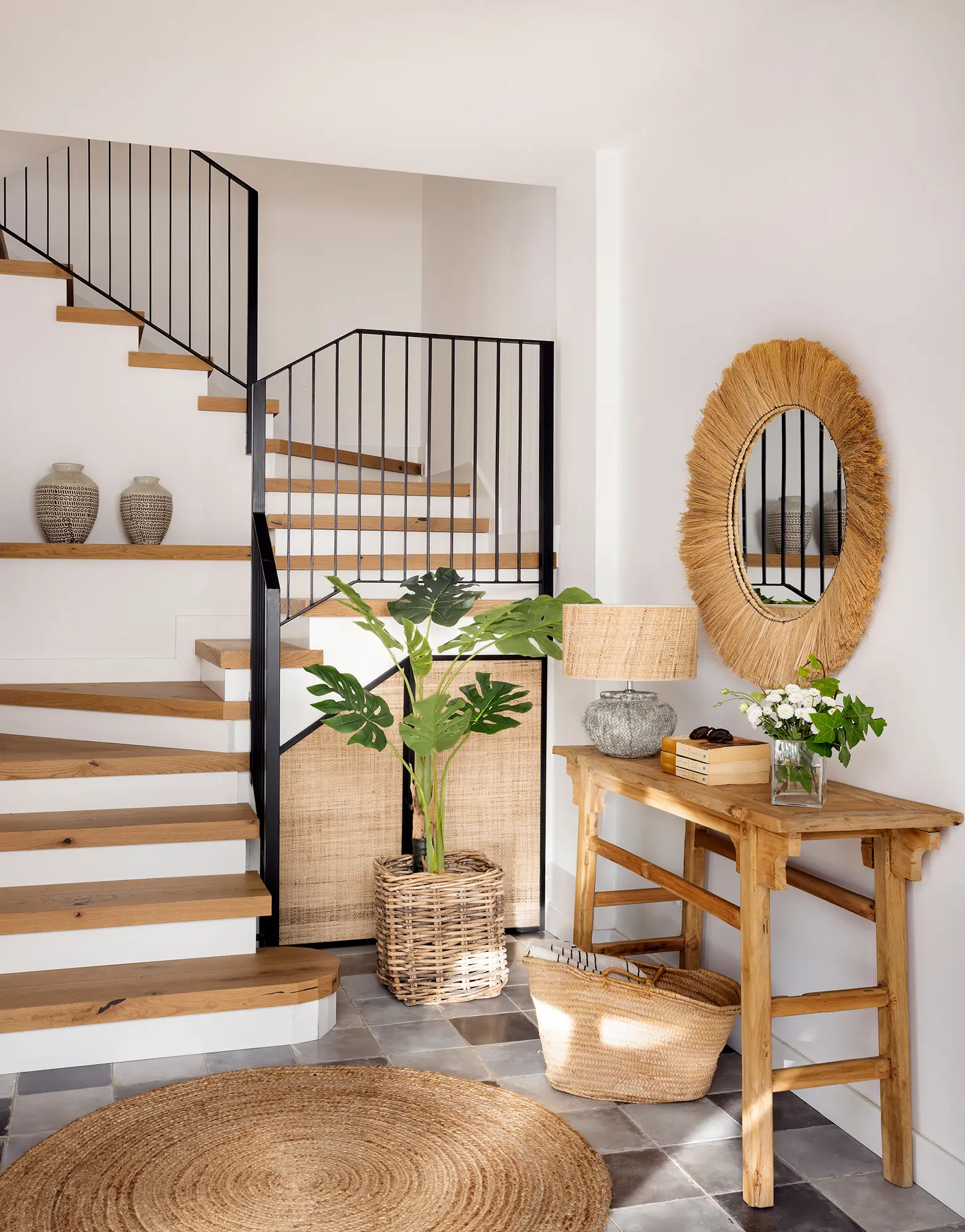 recibidor pequeno con escalera 00561959