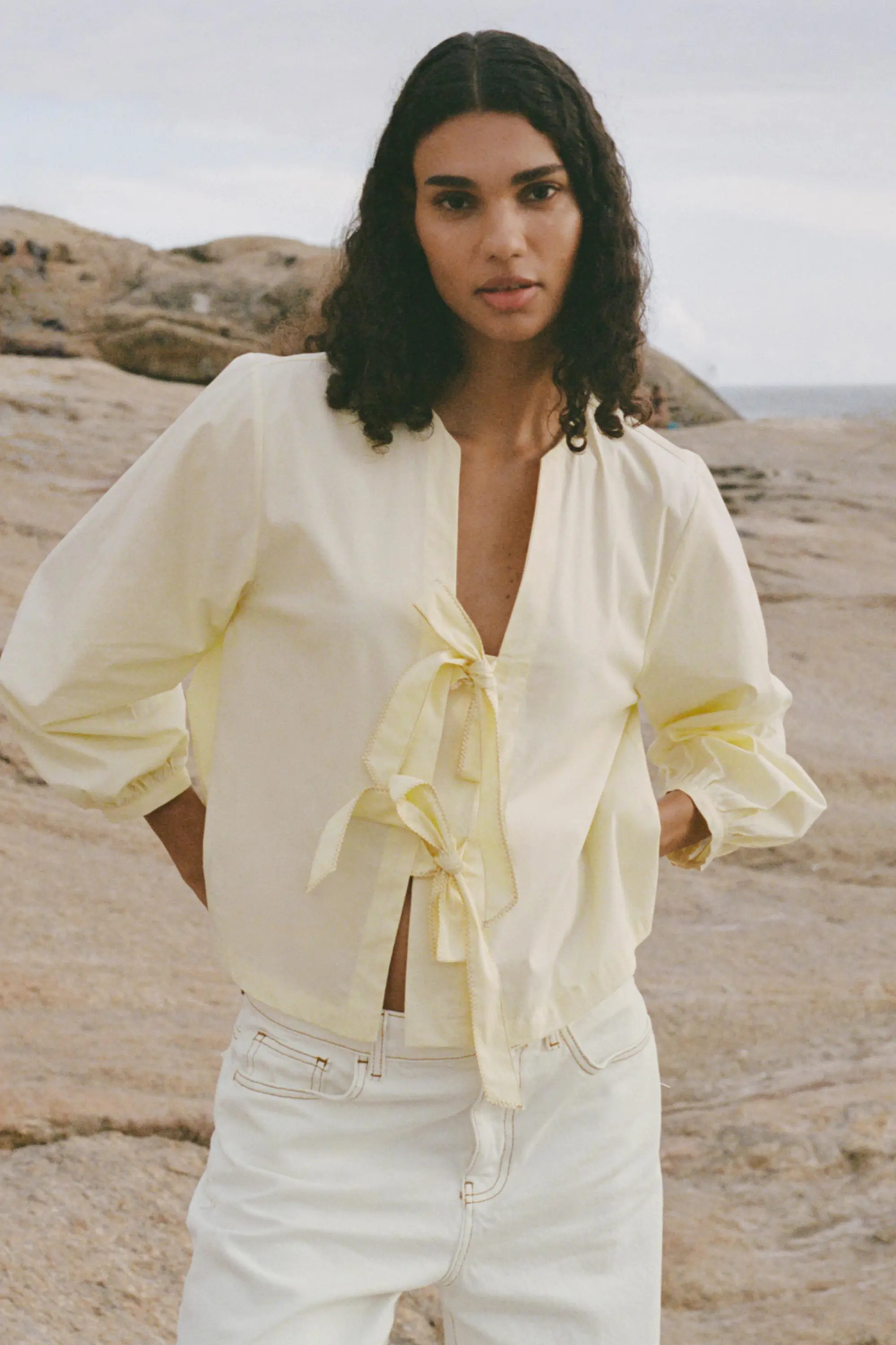 Blusa con lazos
