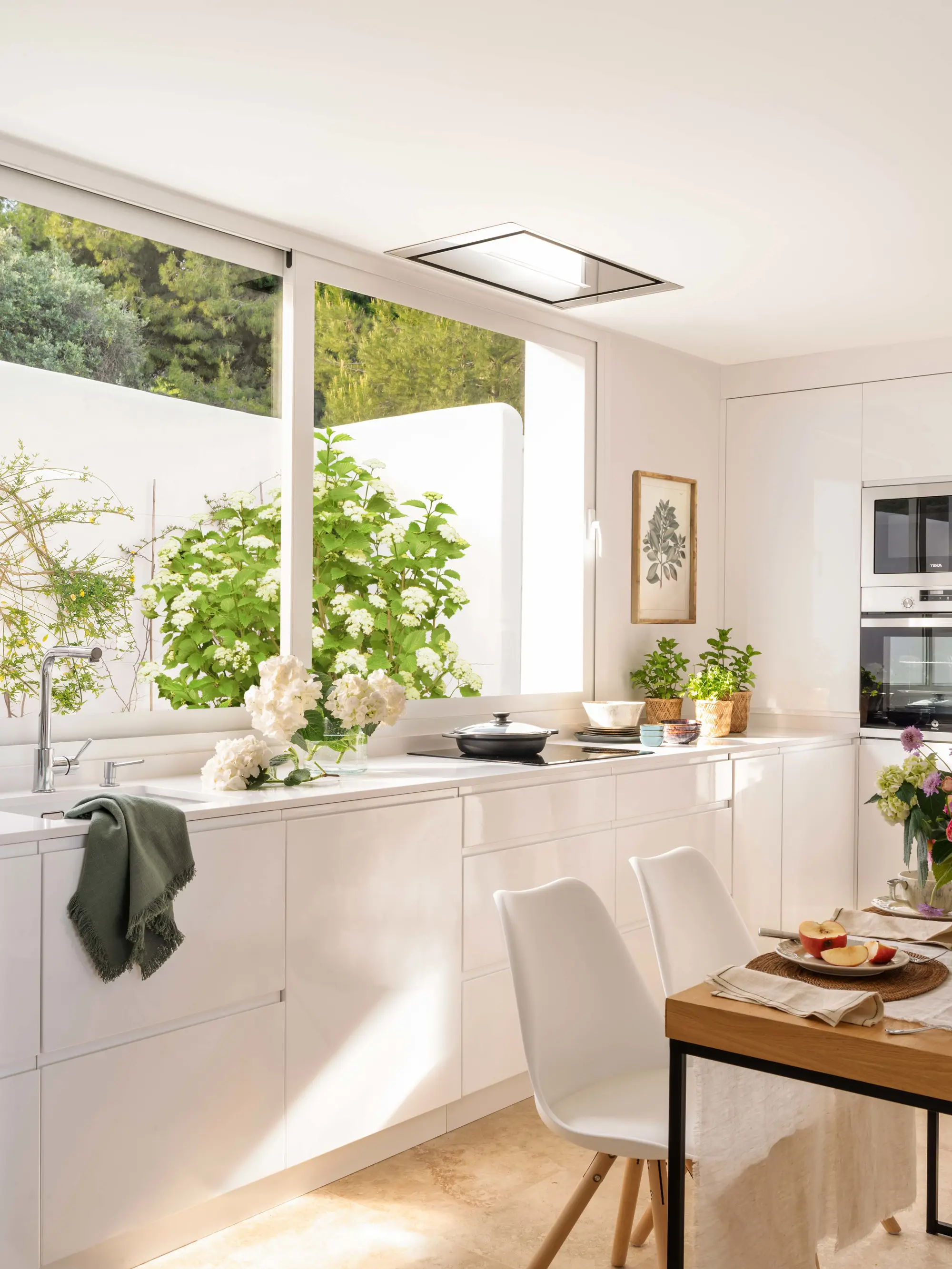 Cocina blanca y sin tiradores