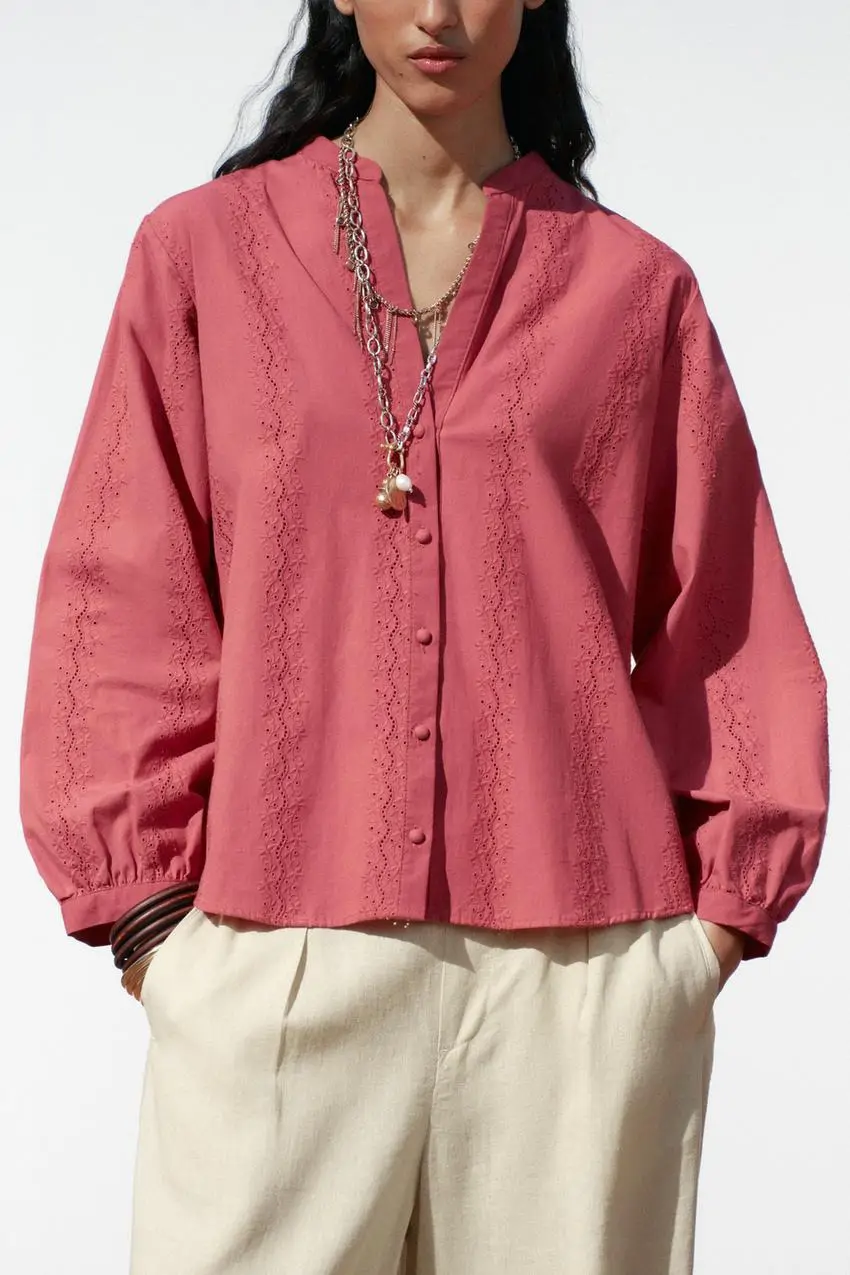 Blusa de bordados: para looks románticos