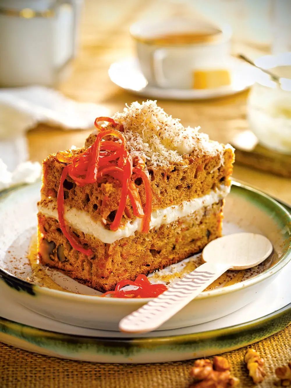 Bizcocho de zanahoria con nueces y crema