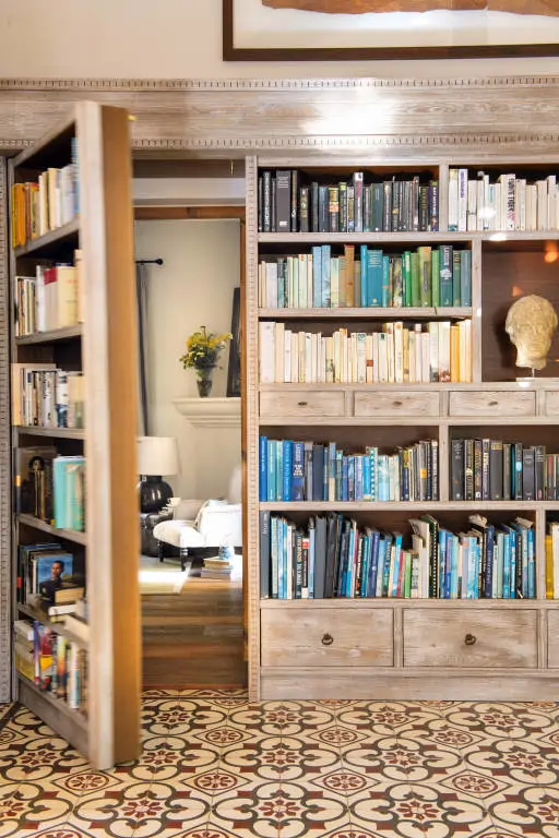Librería con puerta secreta