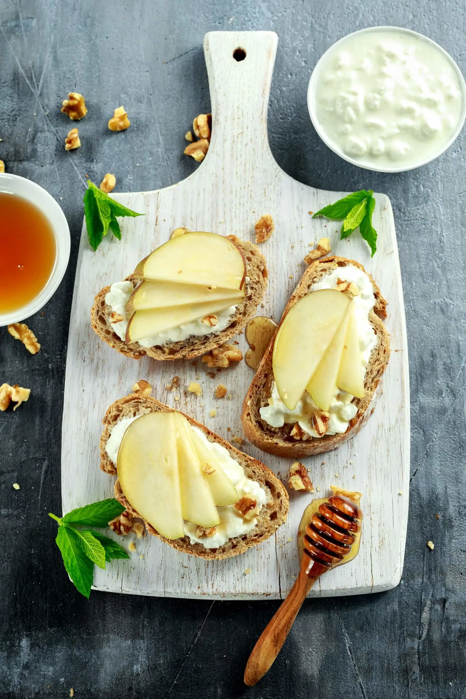 desayunos saludables con queso cottage pera nuez miel