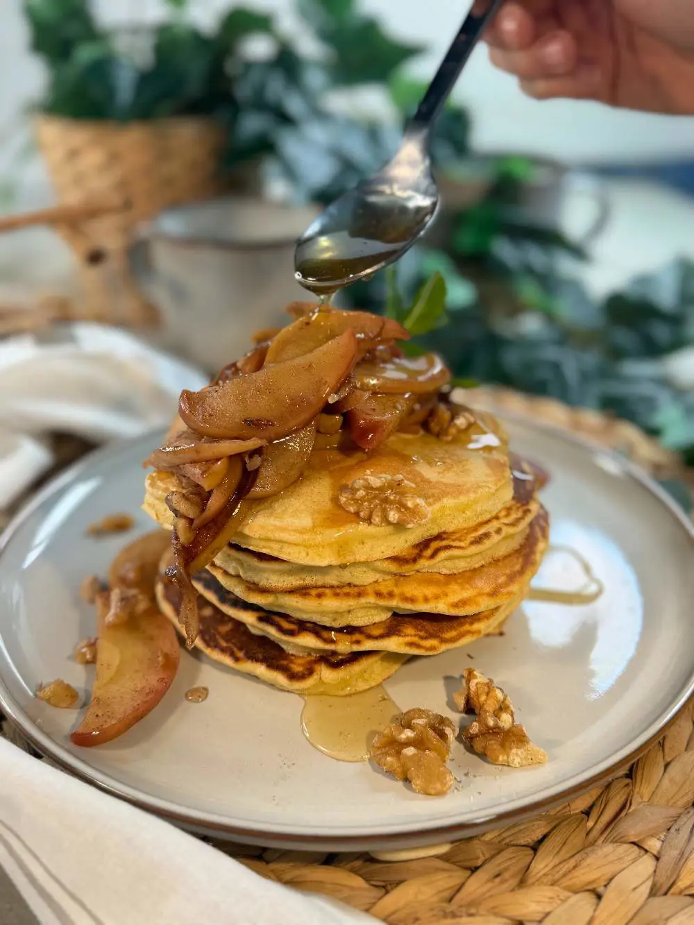 Desayunos saludables Tortitas de manzana y yogur griego