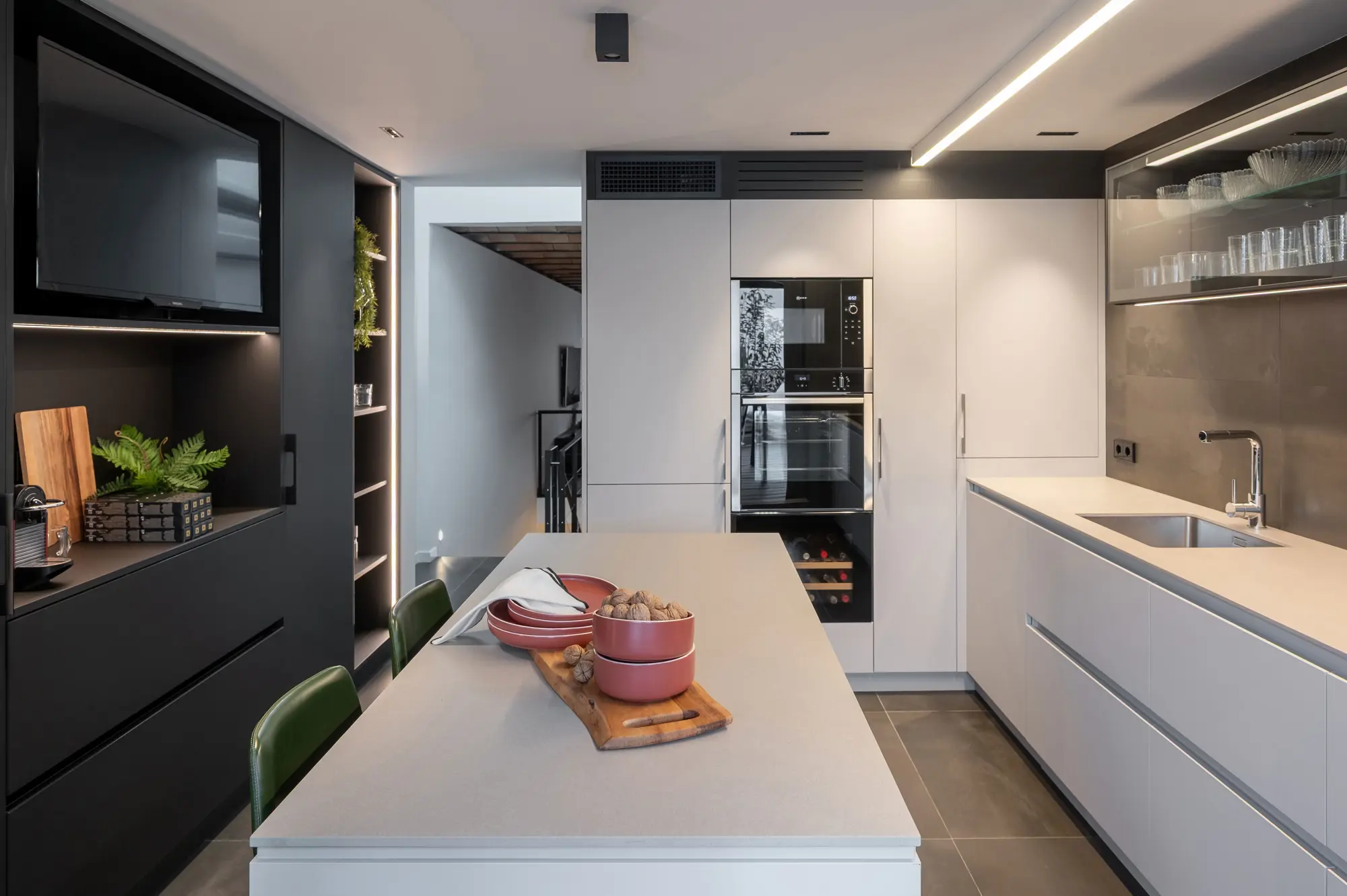 Cocina blanca proyecto Jovellanos de Düem Studio