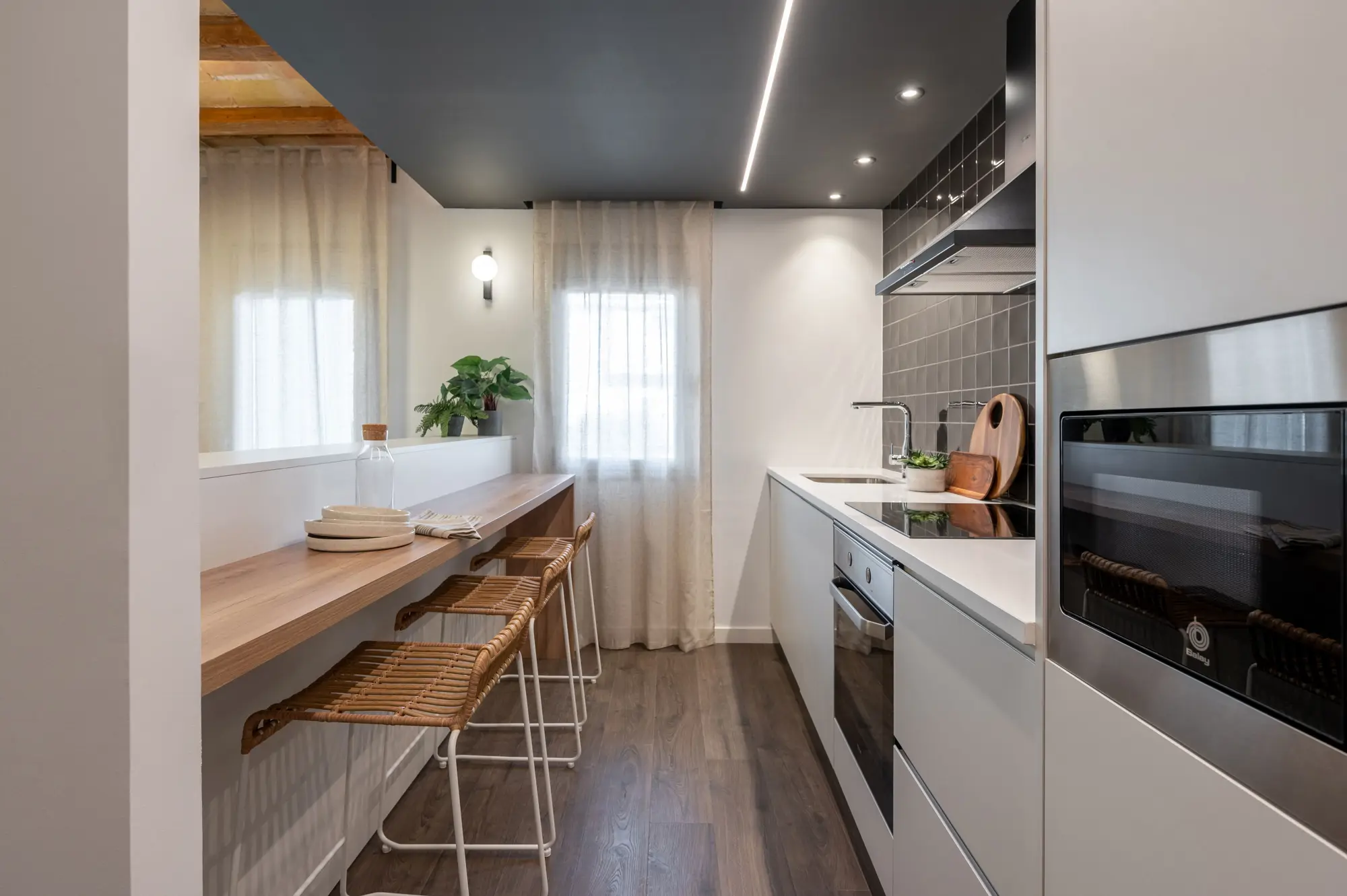 Cocina blanca proyecto Valldaura de Düem Studio