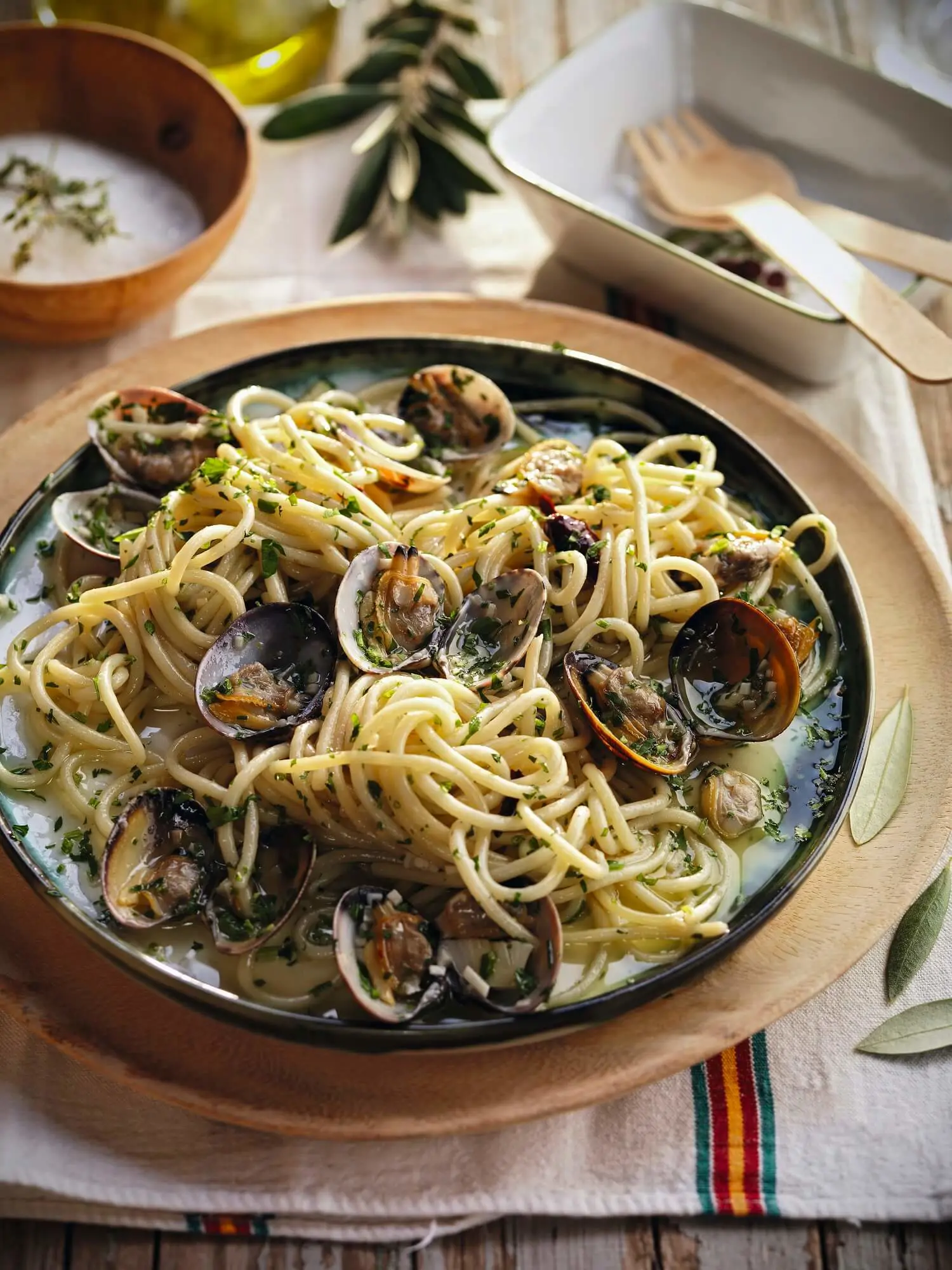 --Espaguetis alle vongole con guindilla