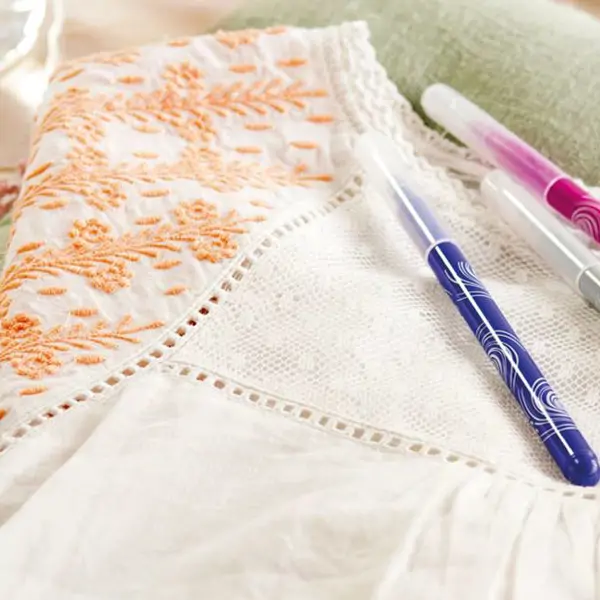 Tamara Sánchez, experta en limpieza: "El gel hidroalcohólico con lavavajillas es mano de santo para eliminar las manchas de tinta en la ropa”