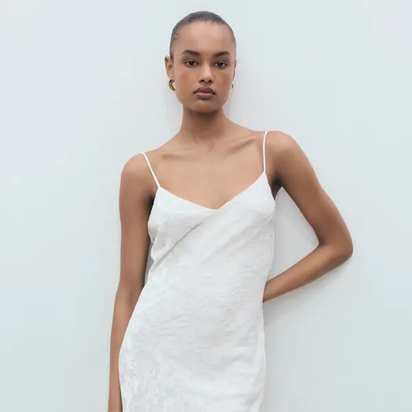 Cómo llevar el blanco esta temporada: 5 prendas de Mango con mucha luz para elevar tus looks esta primavera
