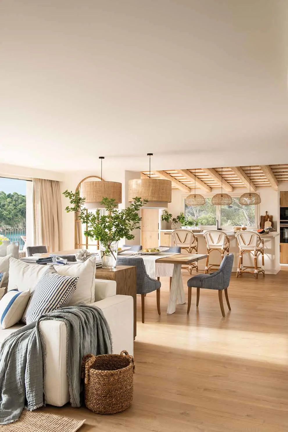 Salón, comedor y cocina en el mismo espacio.
