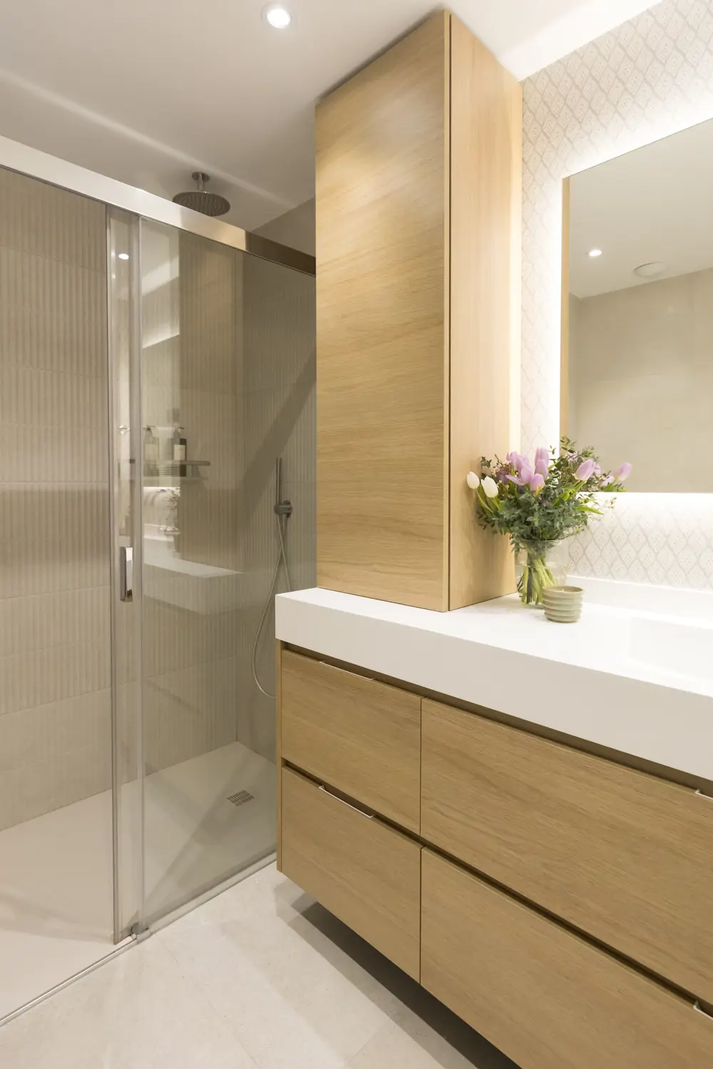 baño madera papel pintado mampara
