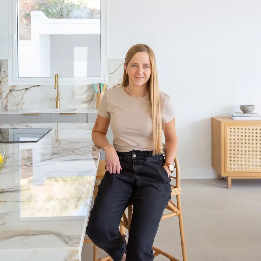 La interiorista Paula Piris posa en uno de sus proyectos