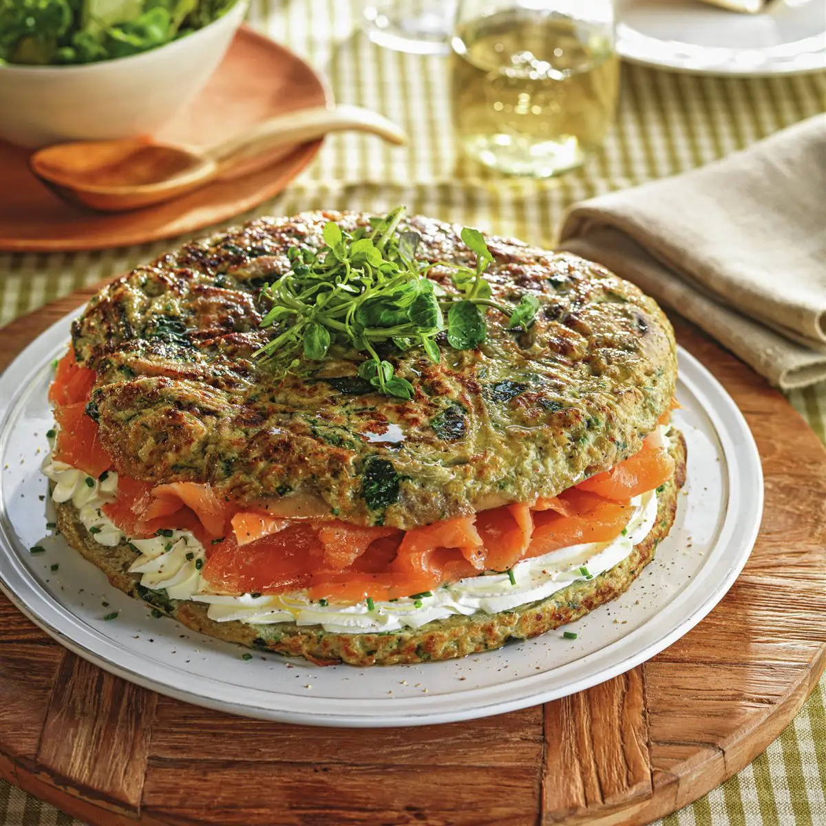 Tortilla de champinones, rellena de queso crema y salmón ahumado