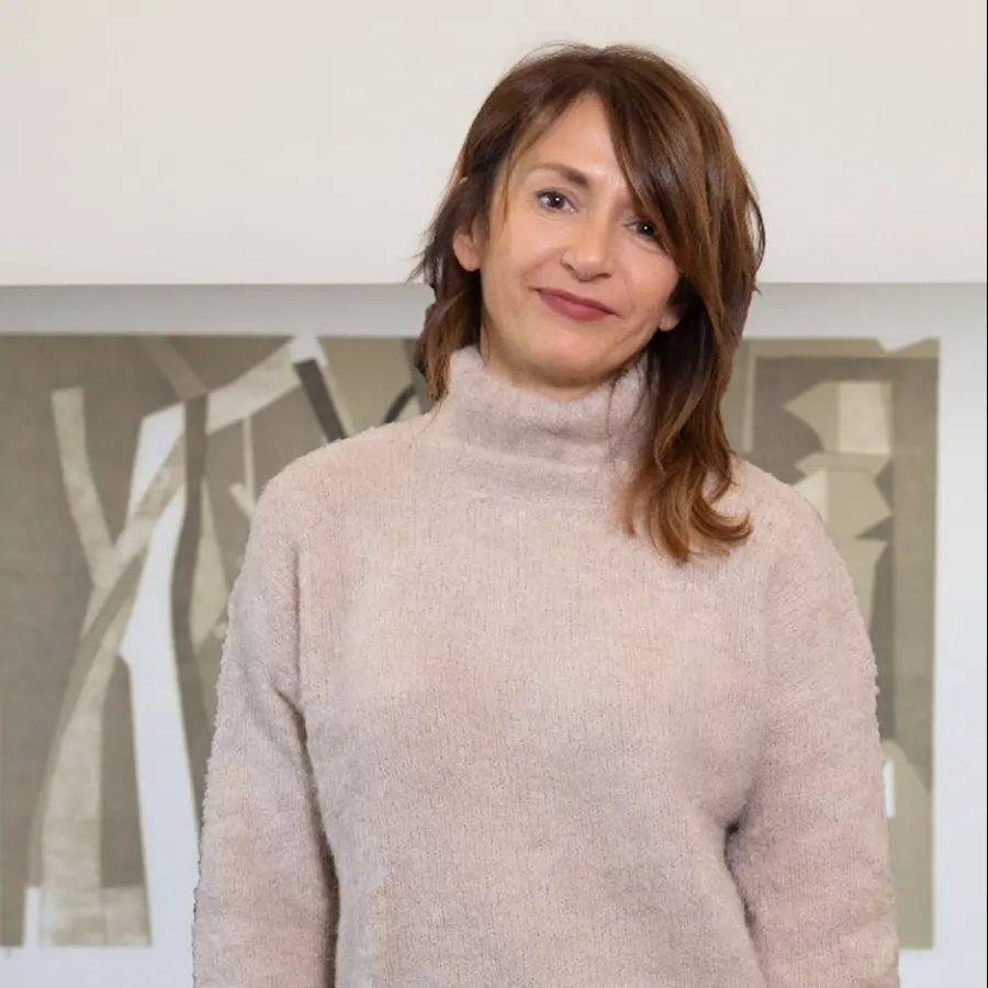 María Acha, interiorista, sobre las puertas en los pasillos: "Cuando no cumplen una función clara, es mejor quitarlas".
