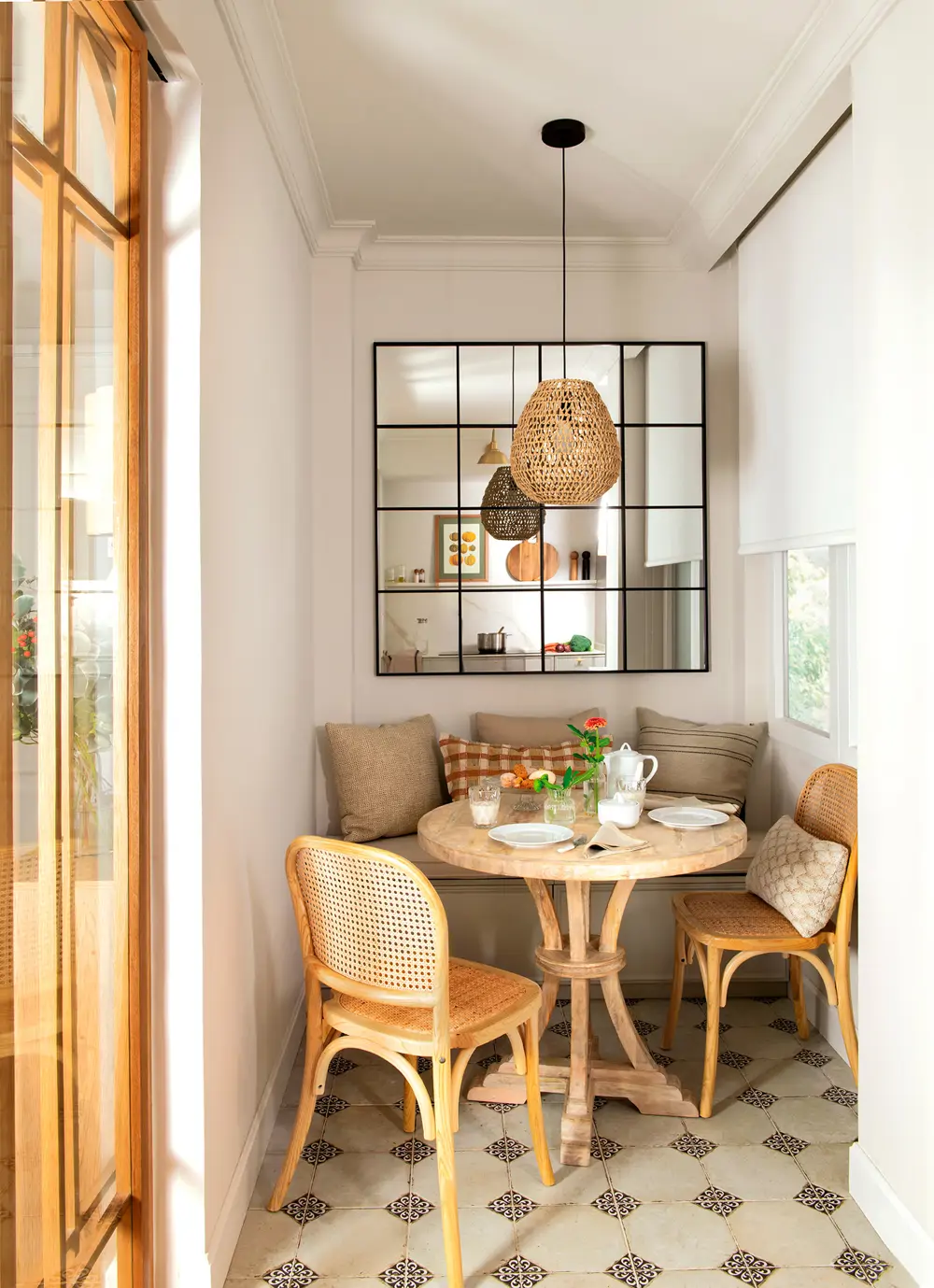 comedor pequeno con espejo 