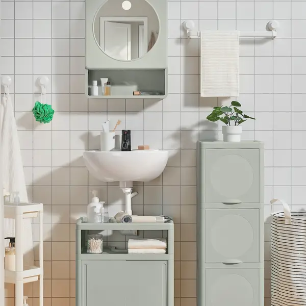 Acaban de llegar a IKEA (por 19€ y 25€) los muebles y armarios ideales para baños pequeños: son de estilo retro, con mucho almacenaje y en color tendencia 2025