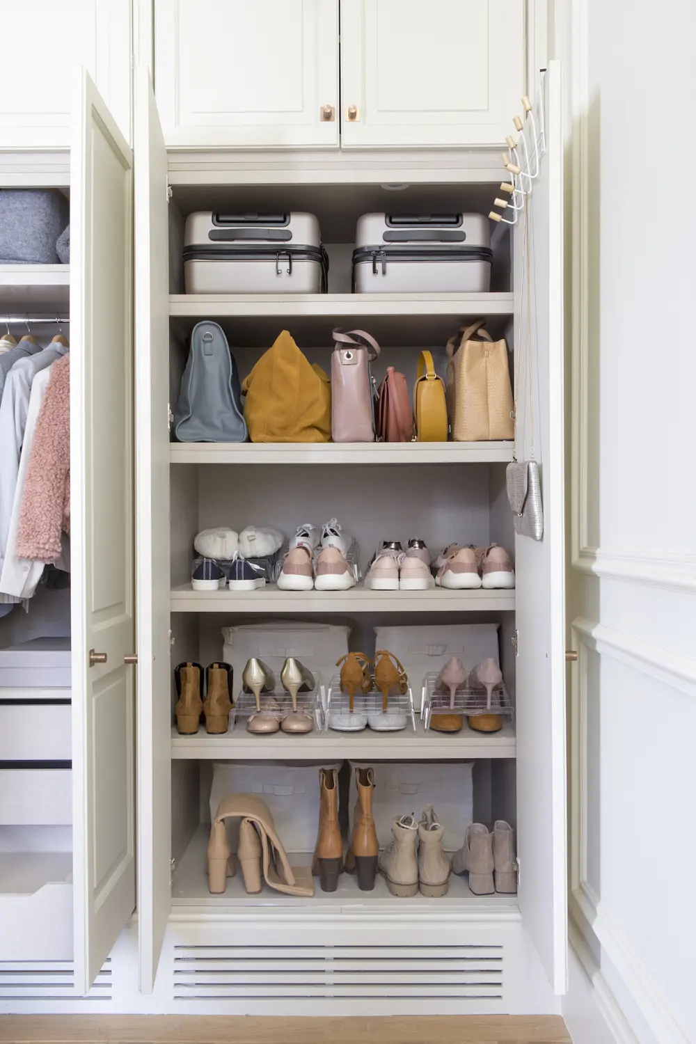 Zapatos organizados por categorías