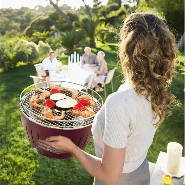 Limpias, portátiles y sin olores: las 12 mejores barbacoas sin humo (también para balcones e interiores) para celebrar las mejores comidas del verano