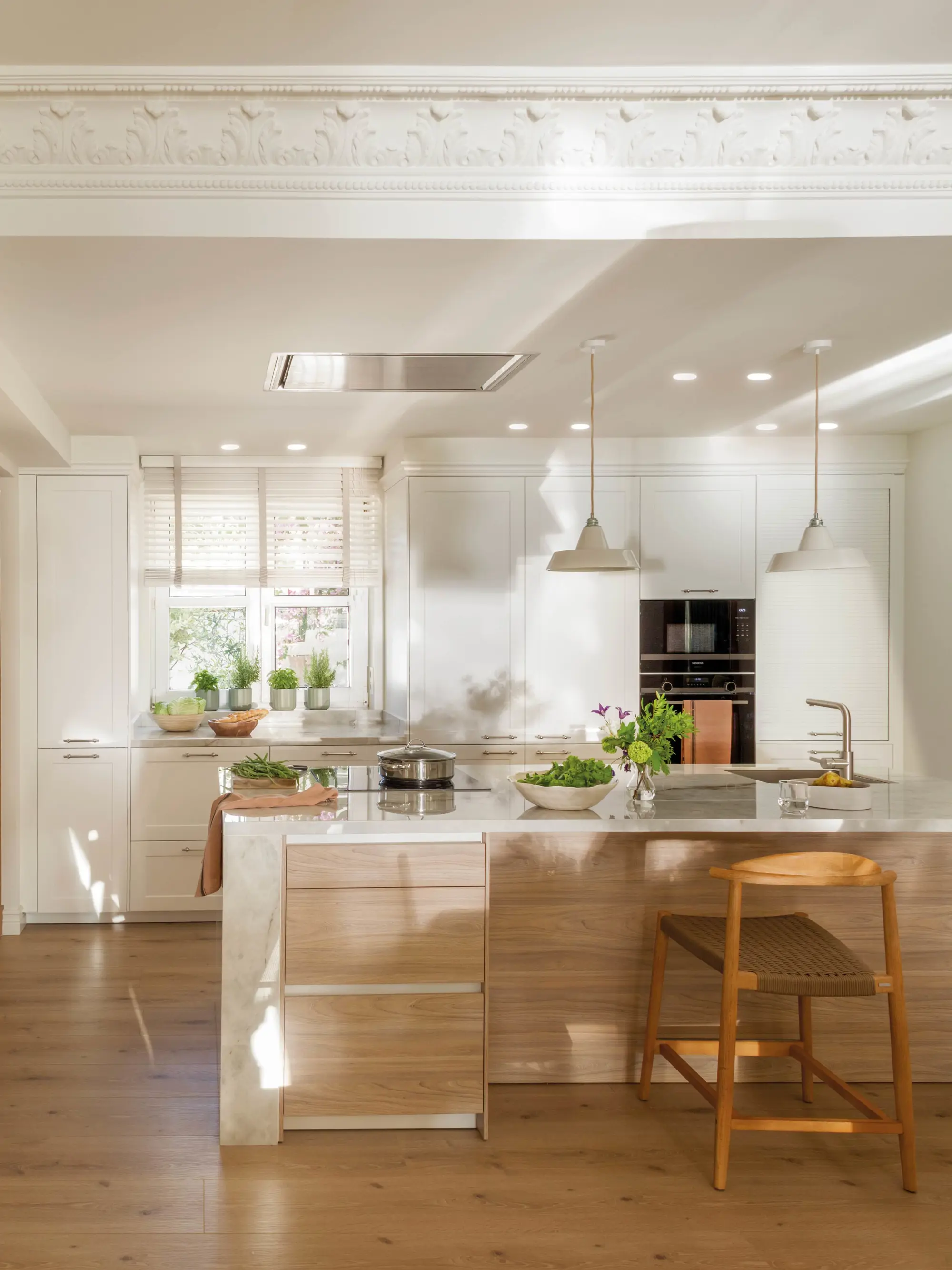 Cocina abierta blanca y madera 00595101 