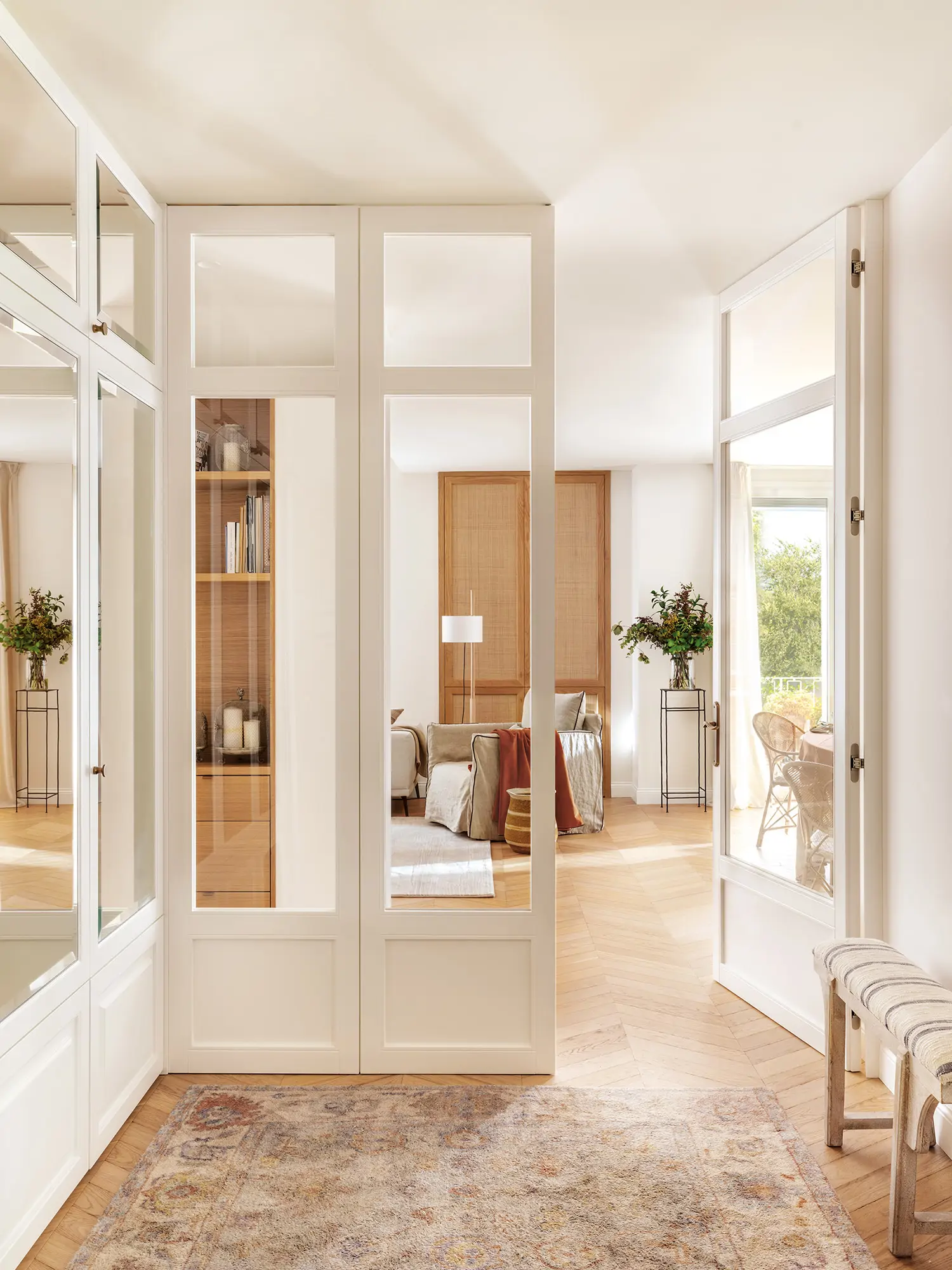 Puertas de cristal de paso hacia el salón