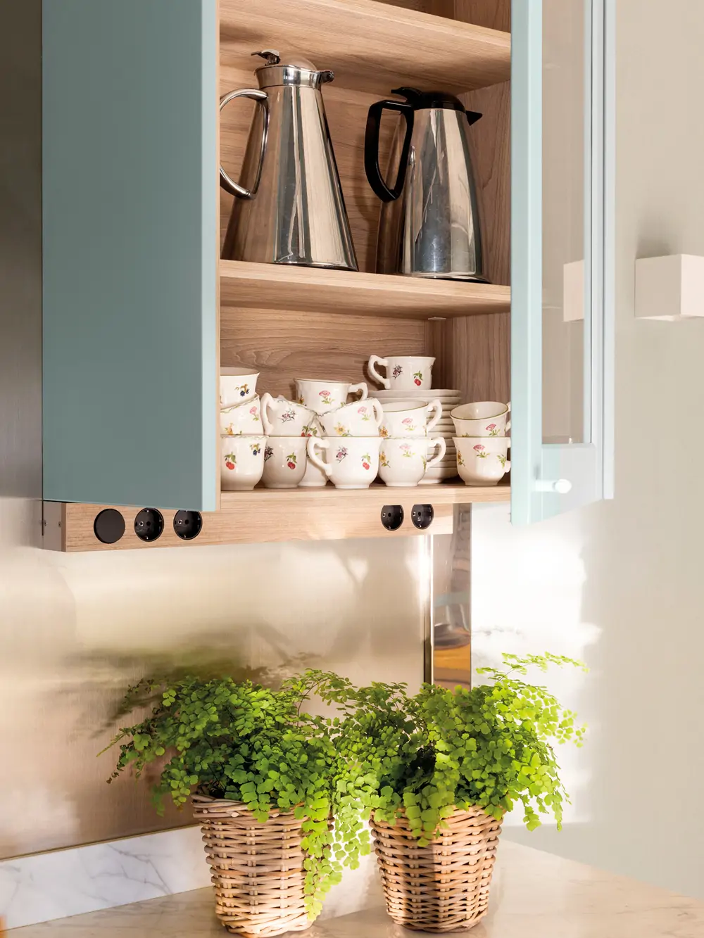 detalle enchufes en cocina 00523121