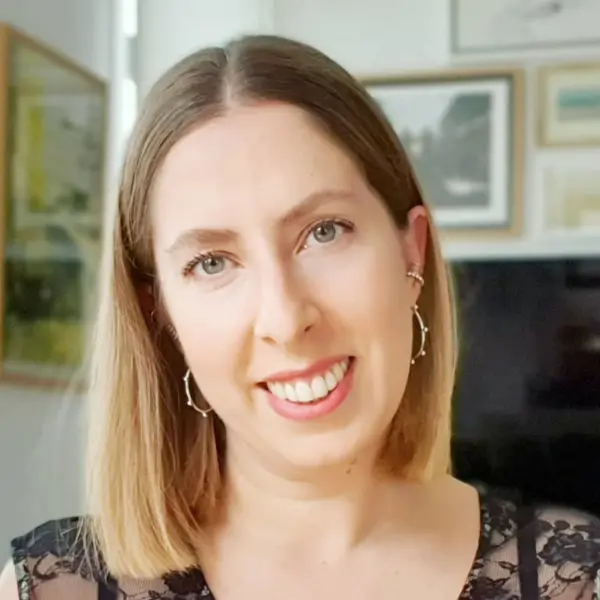 Deborah García, química experta en orden y limpieza, advierte: "El inodoro no es el principal reservorio de microbios del hogar, le gana por goleada la bayeta"