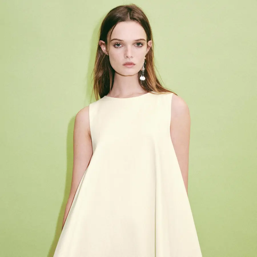 Vestido color tendencia 2025 de Zara