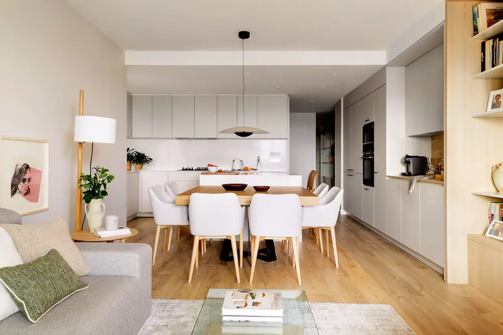 Cocina, comedor y salón en un ambiente de Pia Capdevila