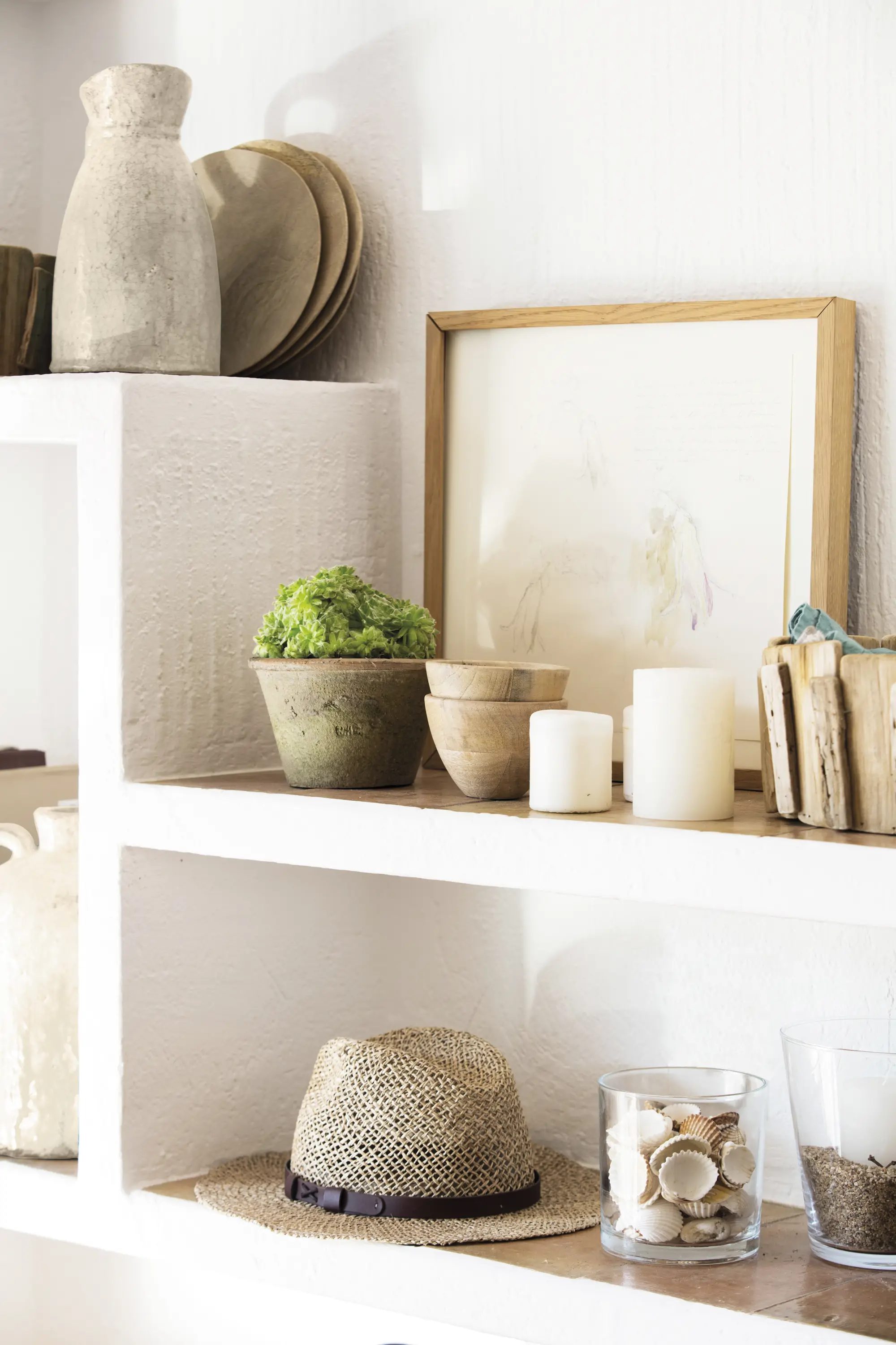 Como decoración en la estantería