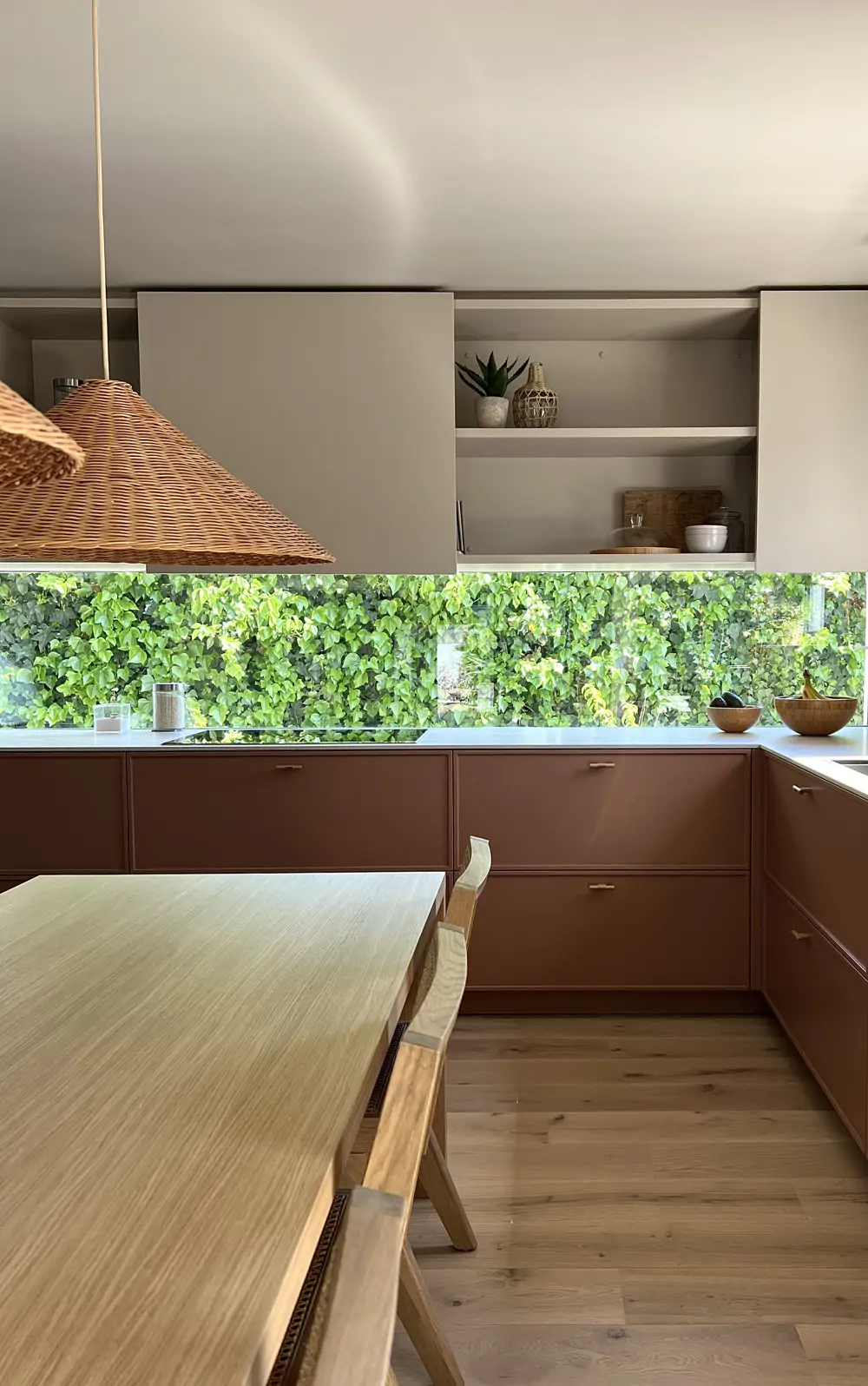 Cocina con vistas al jardín