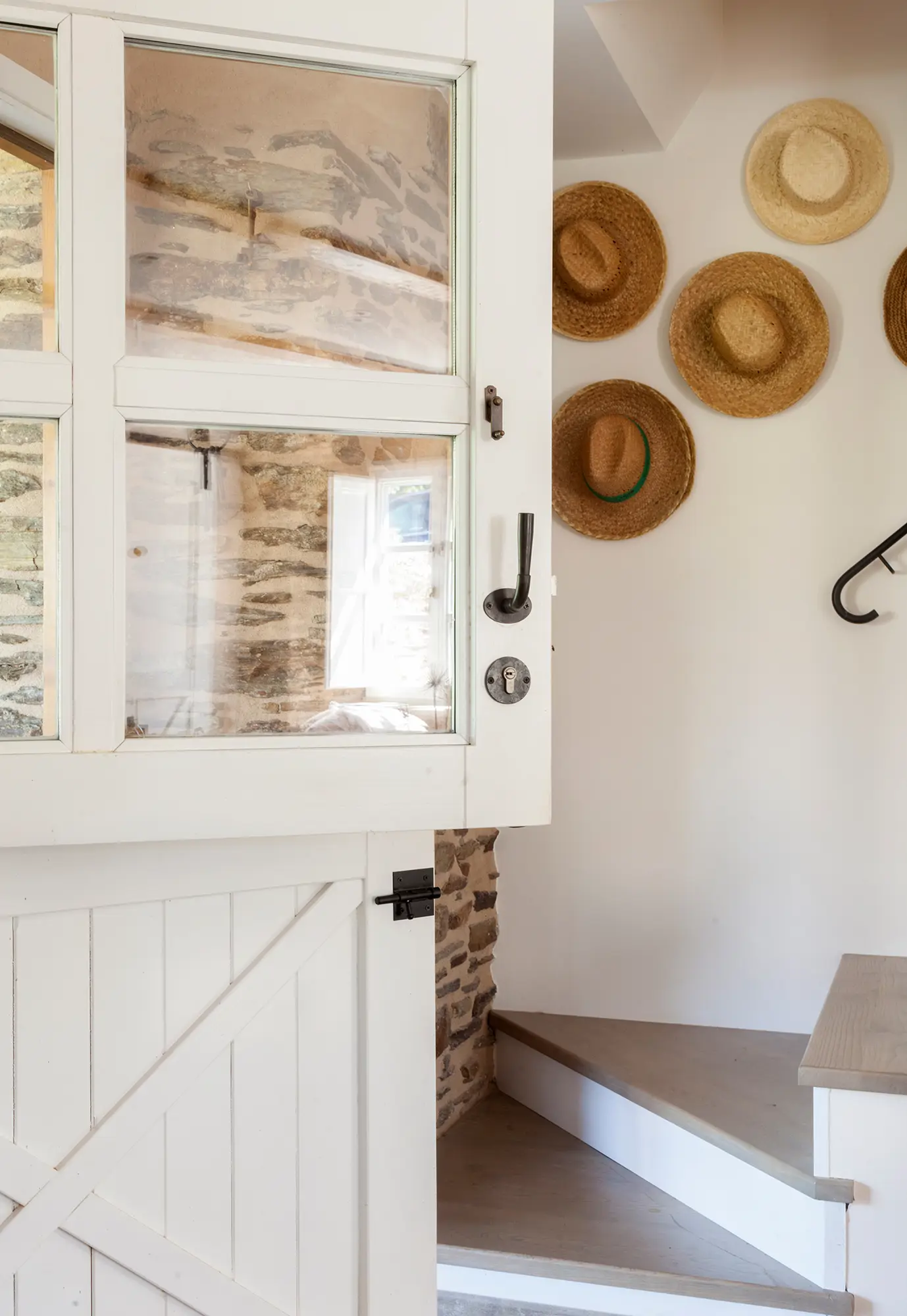 decoracion casa de pueblo con sombreros