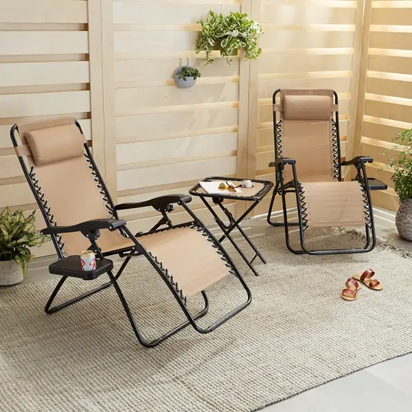 Es oficial: esta es la silla de “gravedad cero” de exterior que todo el mundo está comprando para descansar y relajarse este verano