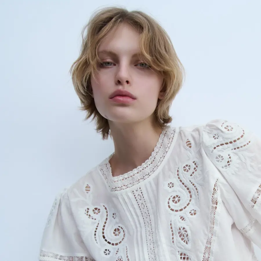 Blusa clásica y romántica