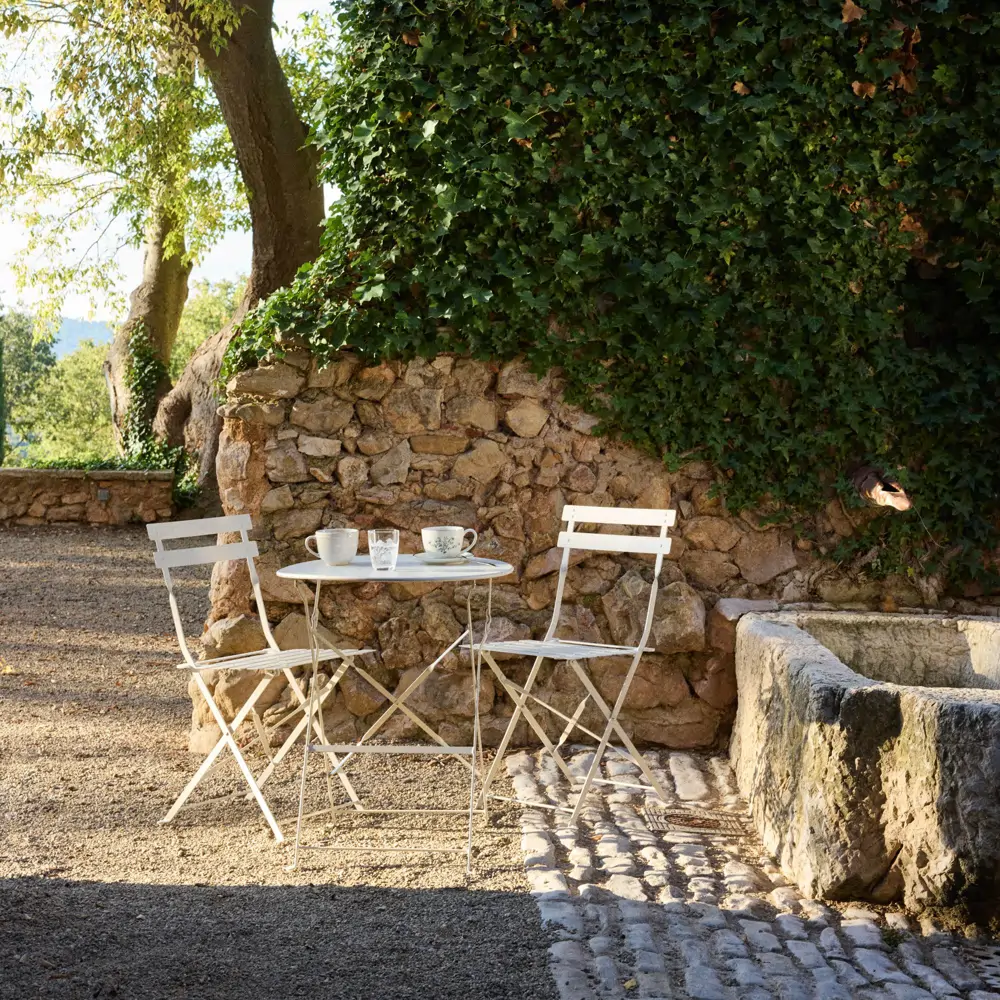 Mesa y sillas Maisons du Monde