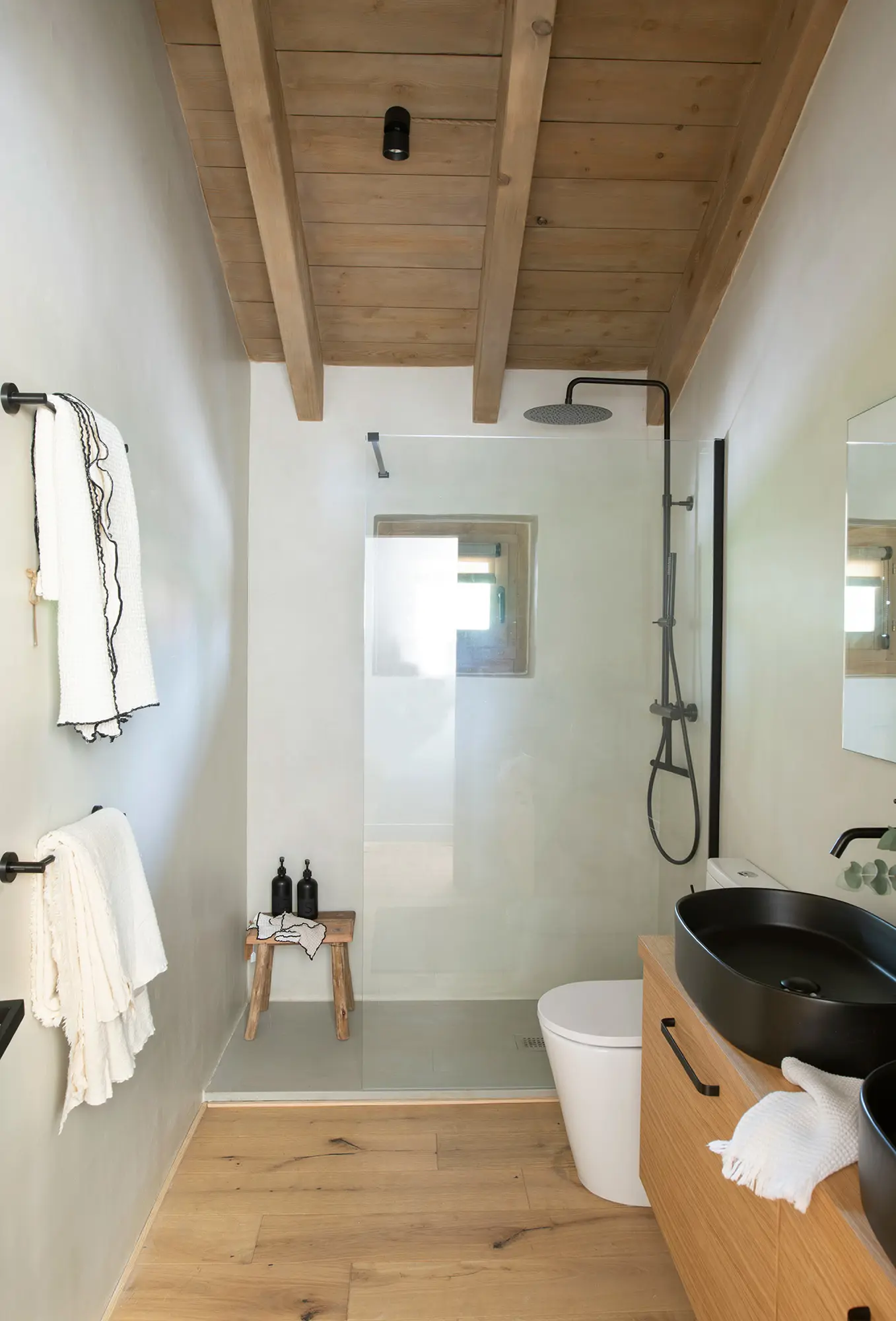 Baño estrecho con ducha