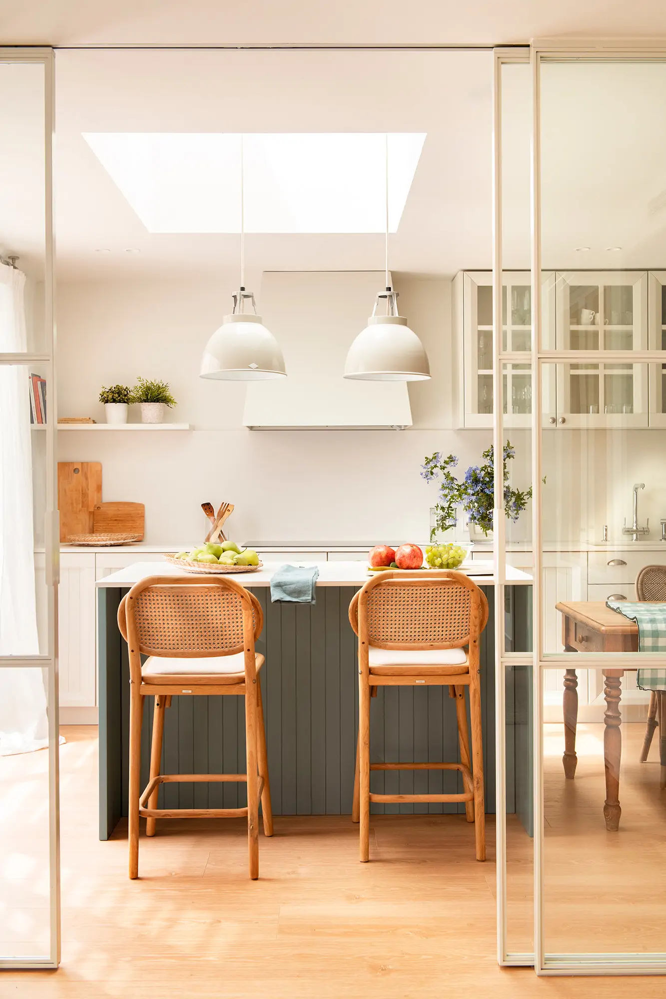 Isla de cocina con color