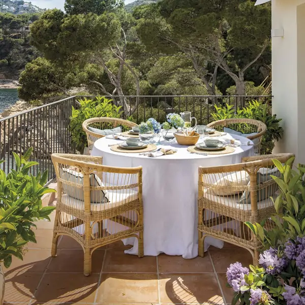 Resistentes, impermeables y muy elegantes: El Corte Inglés tiene los mejores manteles de exterior (desde 8€) para tus comidas al aire libre este verano