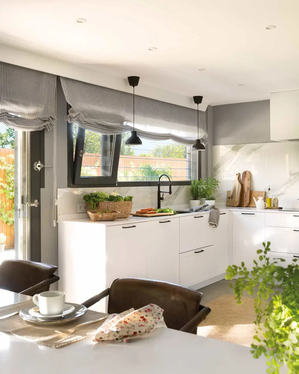 una cocina blanca 00000000 746e2695 230712110939