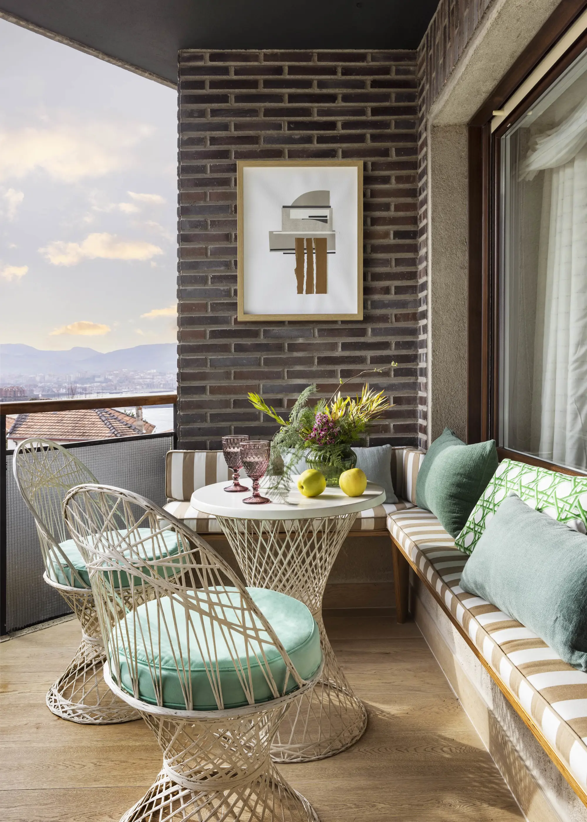 Una pequeña terraza que es un rincón de relax