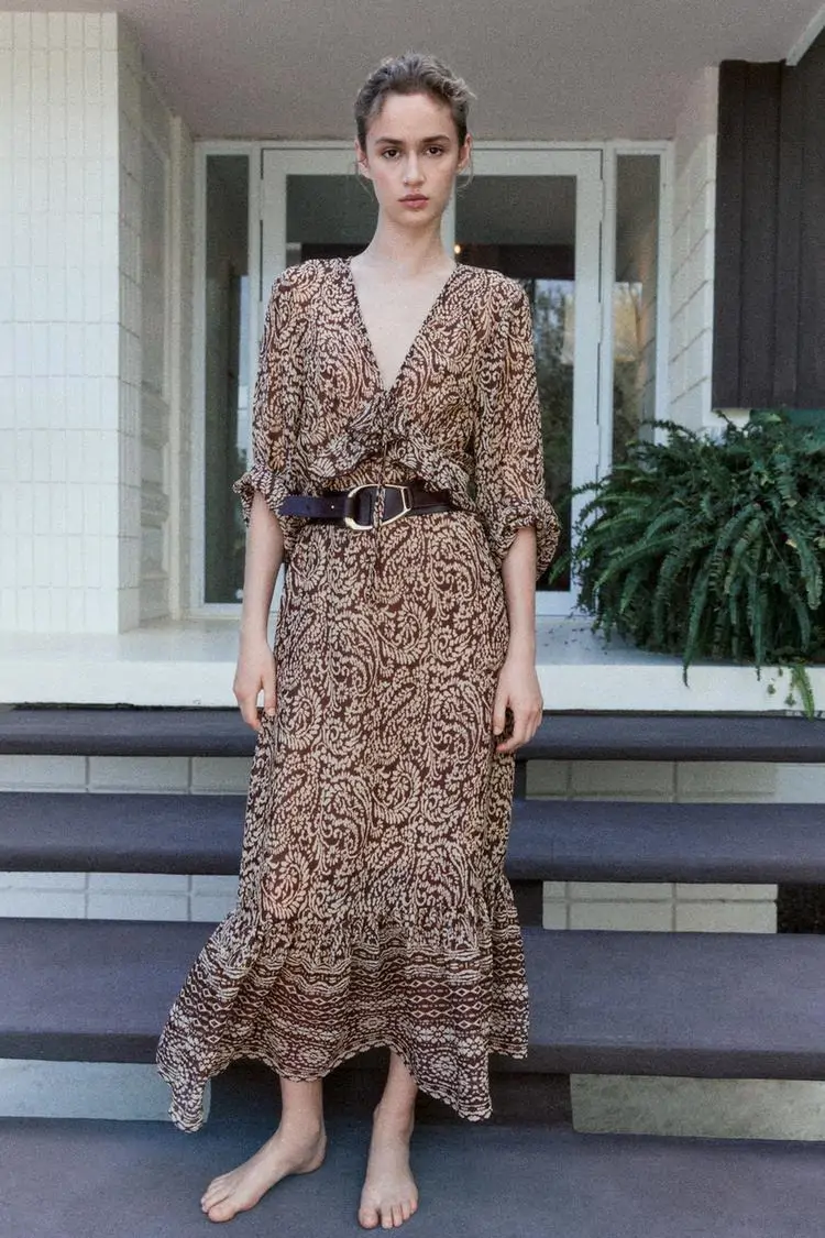 Vestido estampado con volantes