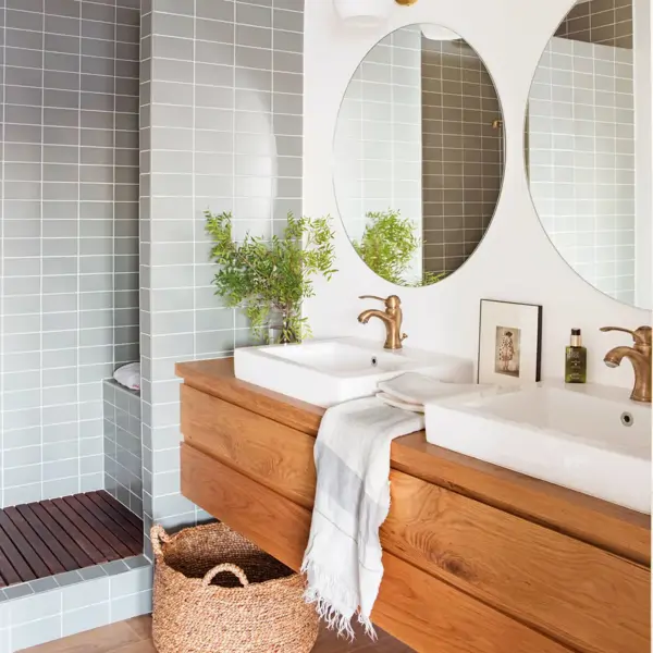 Susana Llompart, experta en decoración: "Renovar el mueble del lavabo ha sido como un embarazo. Tras 9 meses, así lo he dejado con vinilo adhesivo"