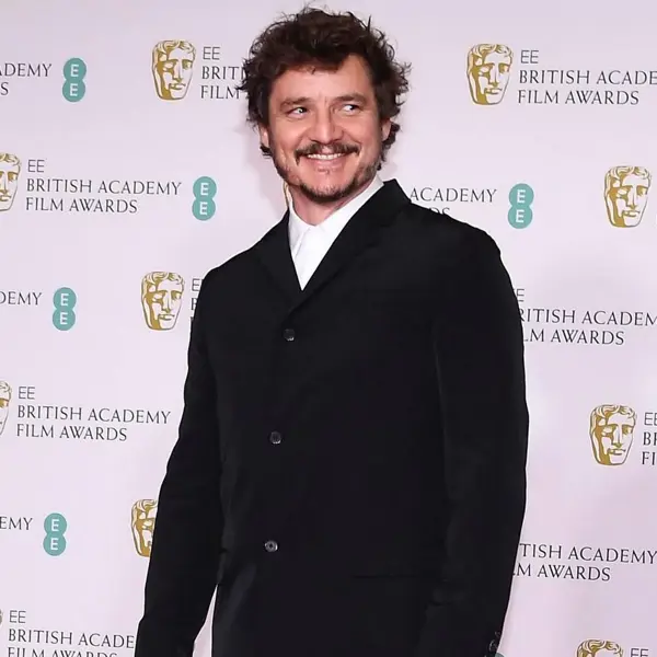 Así decora Pedro Pascal las paredes de su casa: ideas originales más allá de los cuadros y los espejos