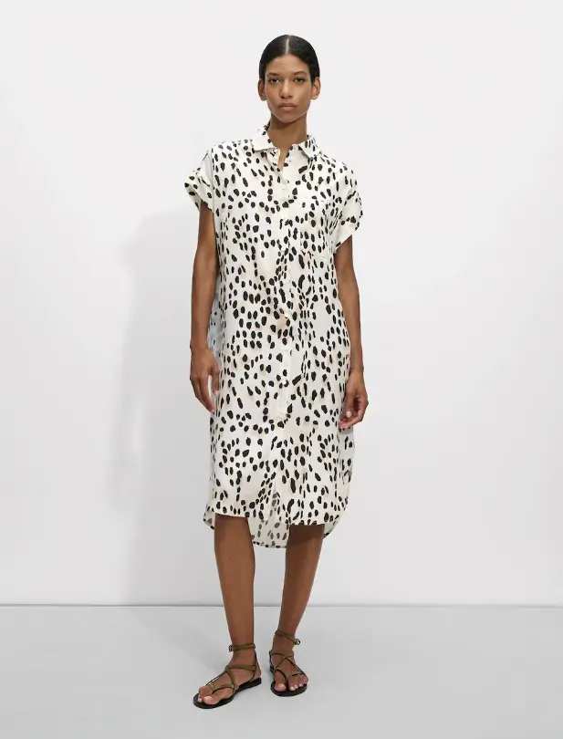 Vestido camisero midi con estampado animal