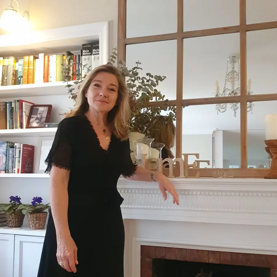 La lectora Araceli Boltas en su piso de Barcelona